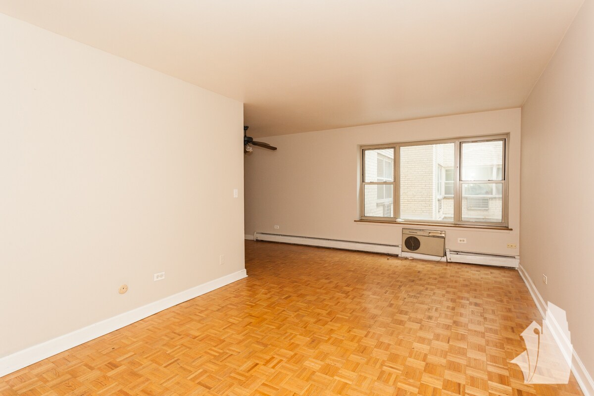 Building Photo - 420 W Aldine Ave