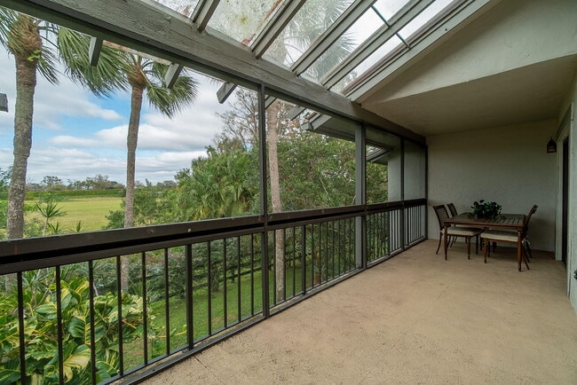 Building Photo - 11355 Pond View Dr