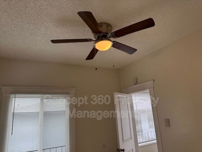Building Photo - 758 Cerritos Ave