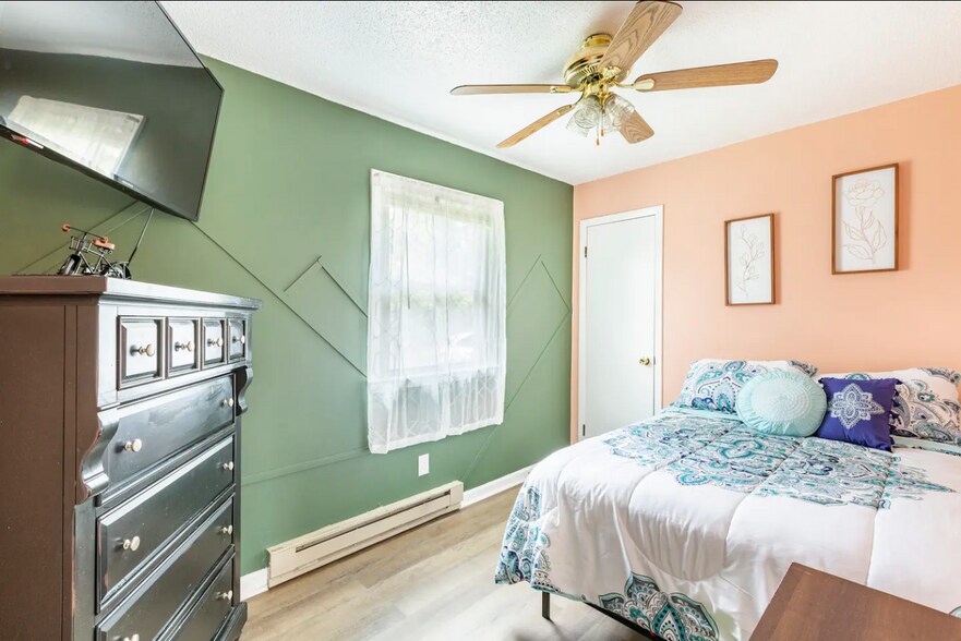 Building Photo - 392 Winchester Rd