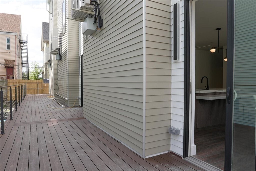 Building Photo - 29 Woodford St