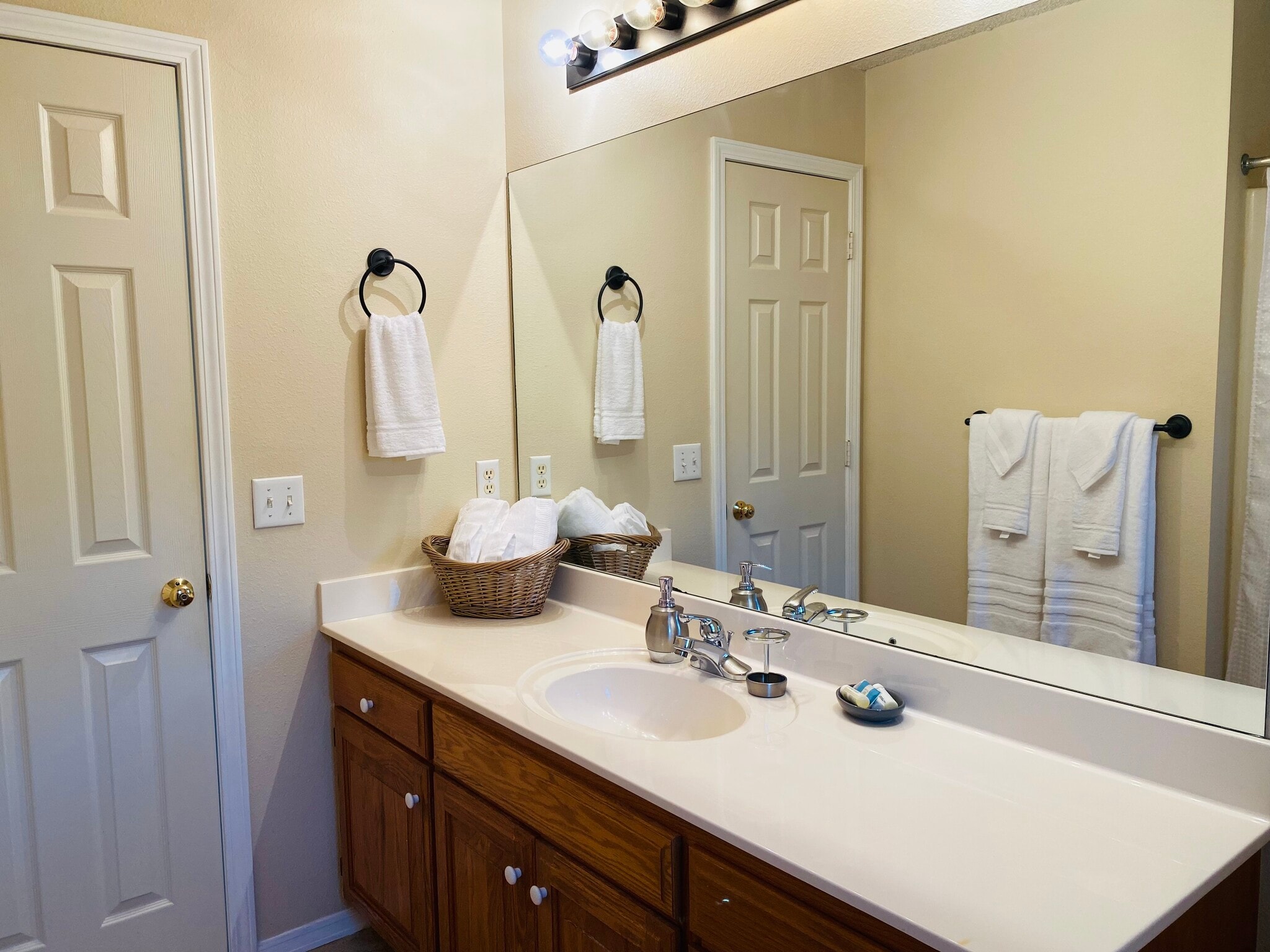 Building Photo - 104 Ivy Pl