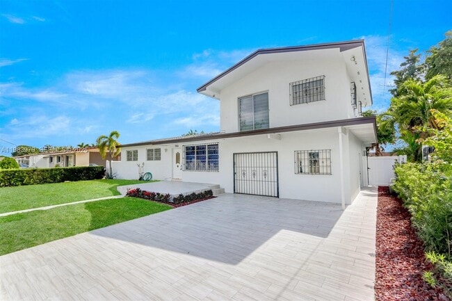 Building Photo - 980 W 45th Pl