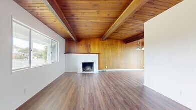 Building Photo - Spacious 3 Bedroom Home Available for Long...
