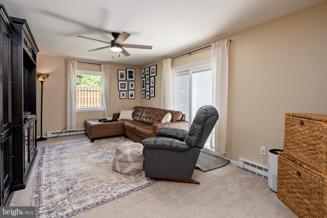 Building Photo - 15005 Narrows Ln