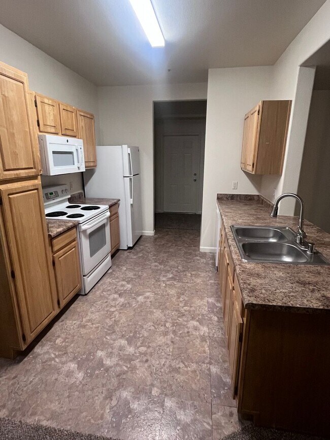 Building Photo - NICE CONDO AT THE RESERVES @ GALLERIA IN ROSEVILLE!!