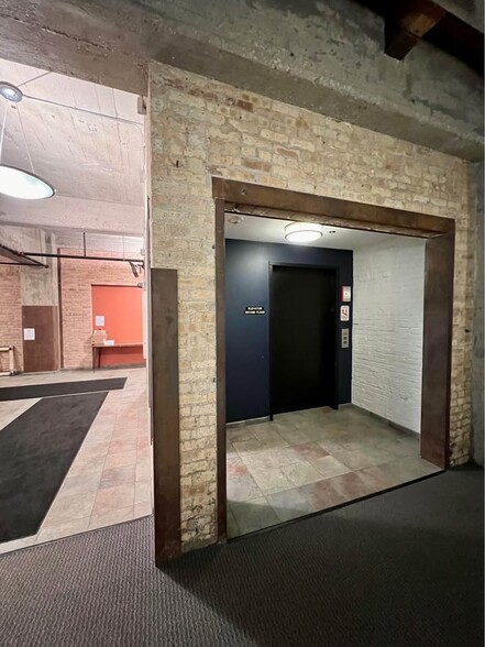 Elevator. - 234 E Reservoir Ave