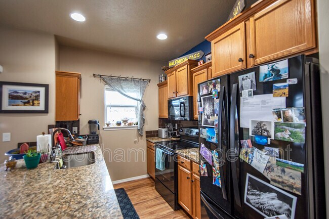 Building Photo - 393 Water Lily Dr