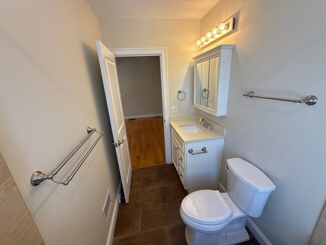 Building Photo - 14 Chapel St