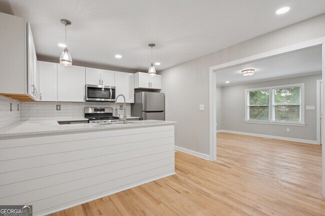 Building Photo - 1335 E Washington Ave