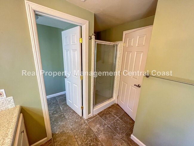 Building Photo - AVAILABLE SEPTEMBER - Nice Home in Atascad...
