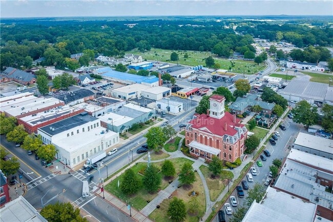 Building Photo - 244 Stonecreek Bnd