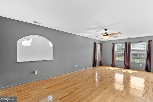 Building Photo - 19451 Youngs Cliff Rd