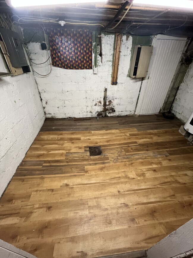 Building Photo - 605 Lehigh Ave