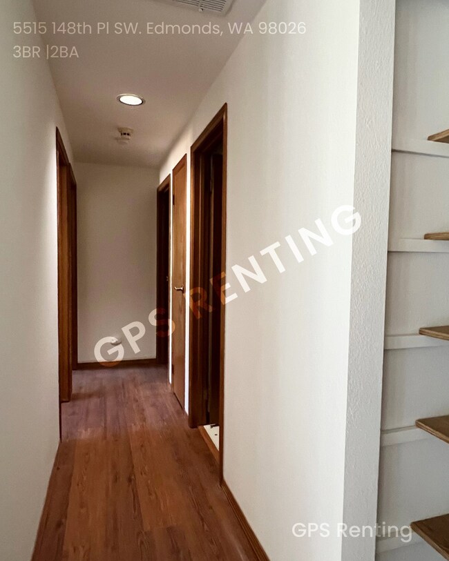 Building Photo - Beautiful Bed 3, Bath 2, home!