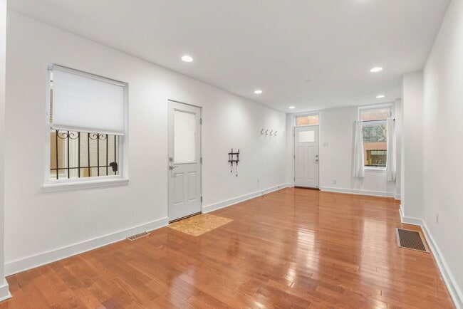 Building Photo - 918 N 26th St