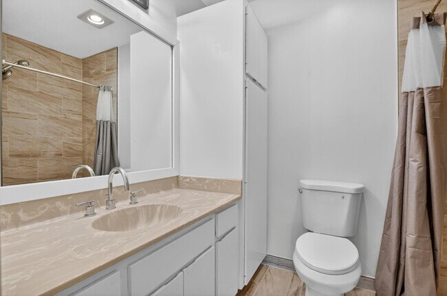 Building Photo - 596 SE 20th Ave