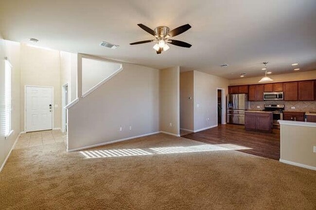 Building Photo - 402 Zenith Rd