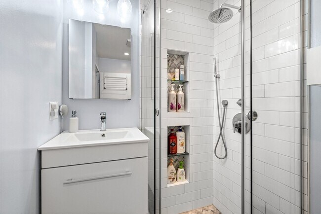 Building Photo - 106 13th St