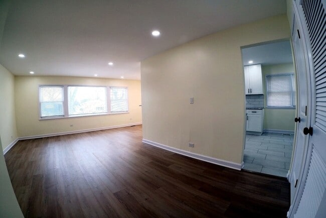 Building Photo - 8017 W Churchill Ave