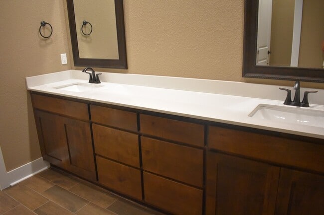 Building Photo - Upscale 4 Bedroom 3.5 Bathroom Home in Fayetteville!!