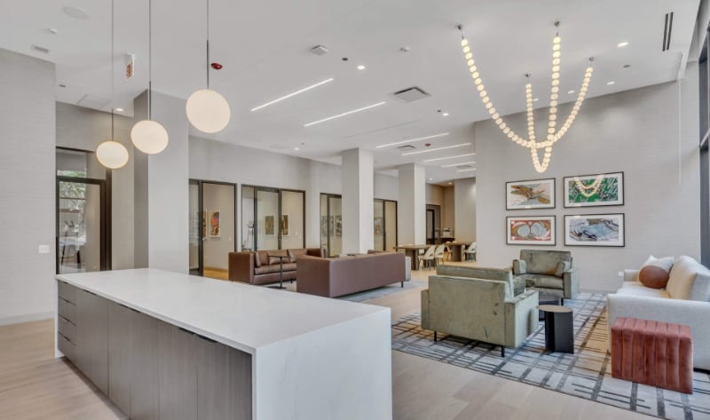 Building Photo - 1100 W Van Buren St