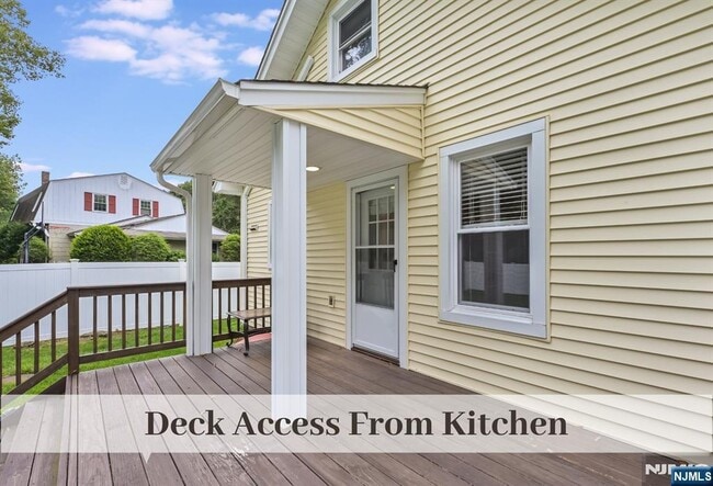 Building Photo - 385 Fern Ave