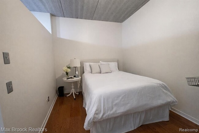 Building Photo - 101 Curry Ave