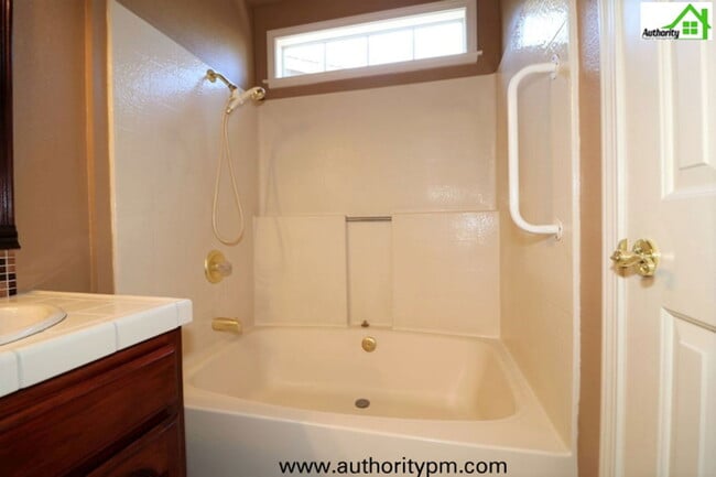 Building Photo - 428 Dominica Ct