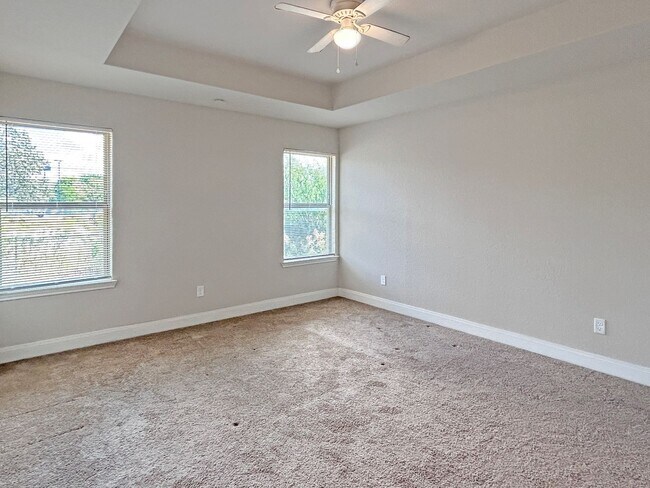 Building Photo - Charming Townhome Near I-35 & Randolph AFB