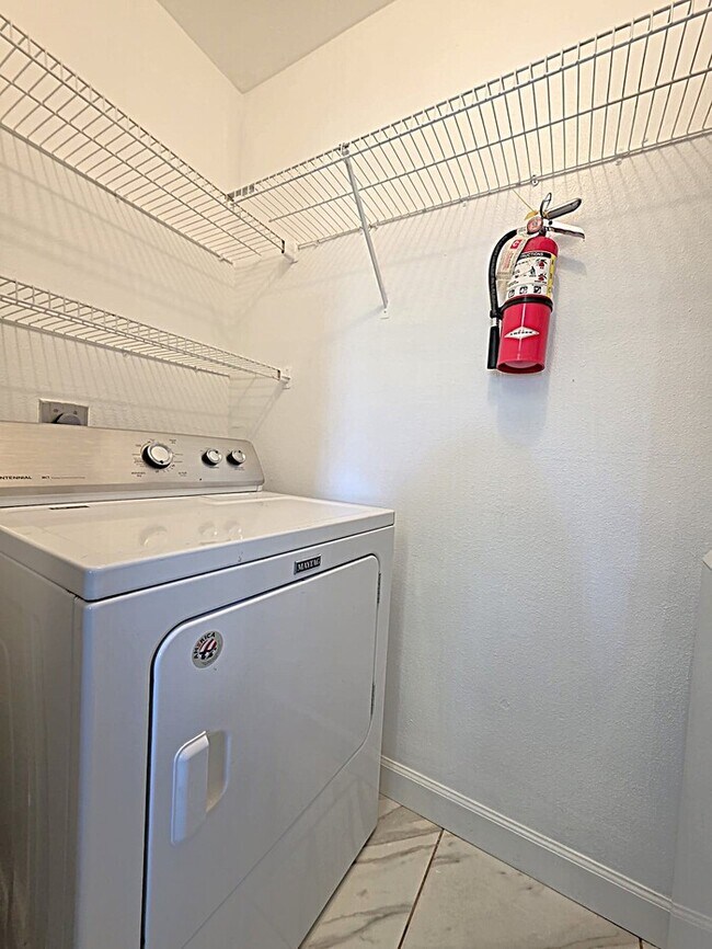 Building Photo - 2925 Winkler Ave