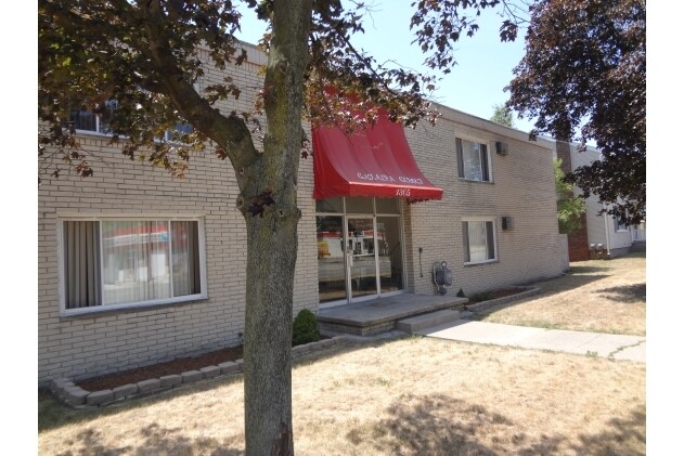 Building Photo - Catalpa Court