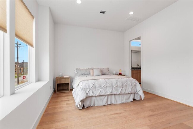 Building Photo - 5203 Texas St