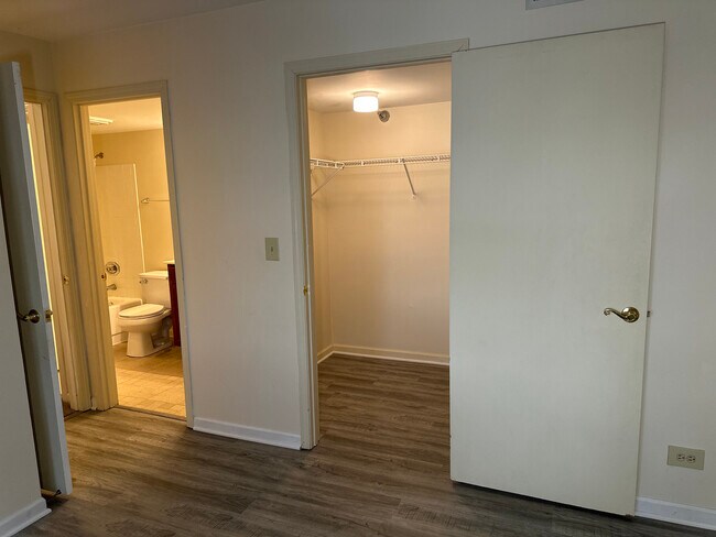 Building Photo - 214 Glengarry Dr