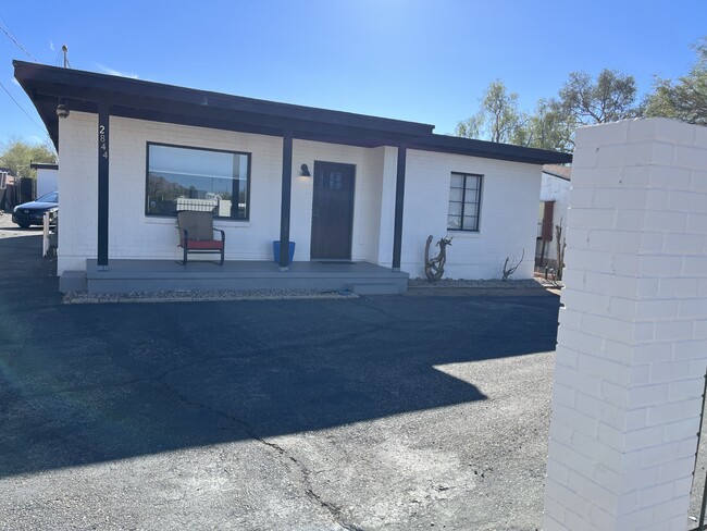 Building Photo - 2844 E Edison St