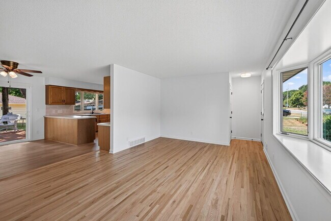 Building Photo - 2036 Coral Ln