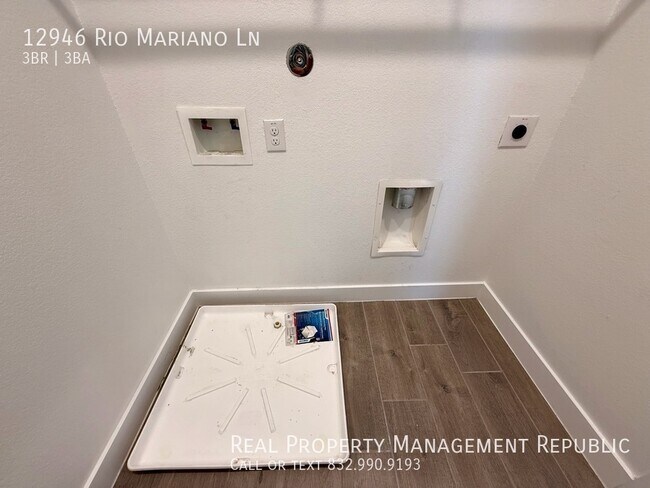 Building Photo - 12946 Rio Mariano Ln