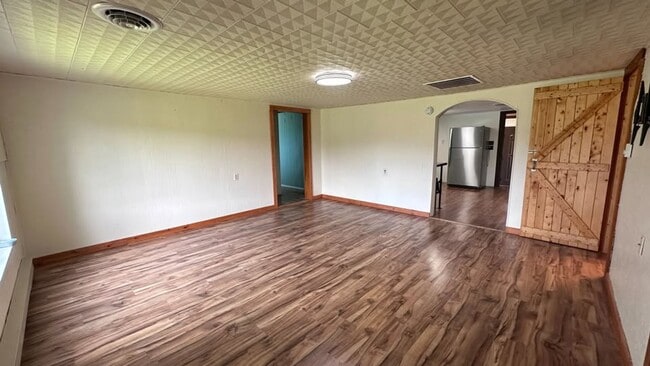 Building Photo - Beautifully Updated Country Home in Iuka, IL