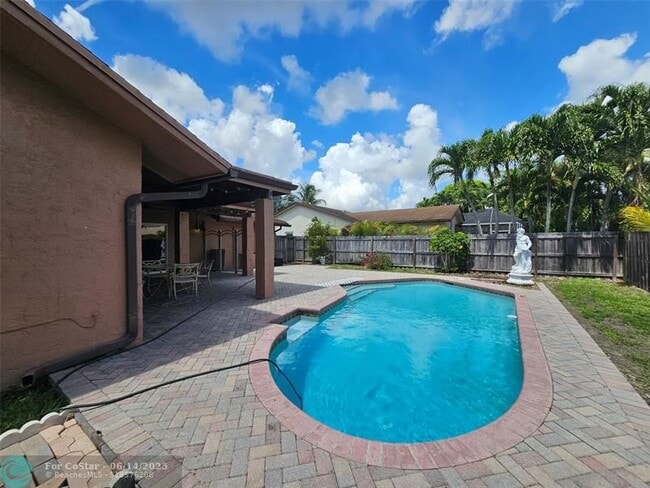 Building Photo - 11327 Little Bear Dr
