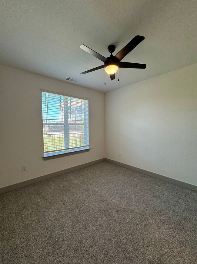 Building Photo - 5400 Haltom Rd