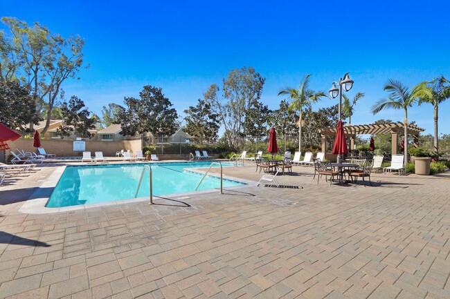 Building Photo - Rehabbed Newport Beach Townhome