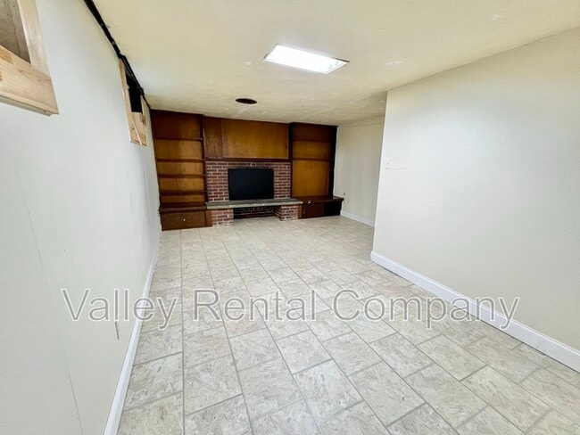 Building Photo - 124 Rocky Hill Rd