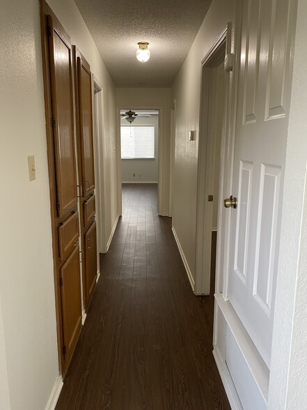 Upstairs hallway - 9012 Frostwood Trail