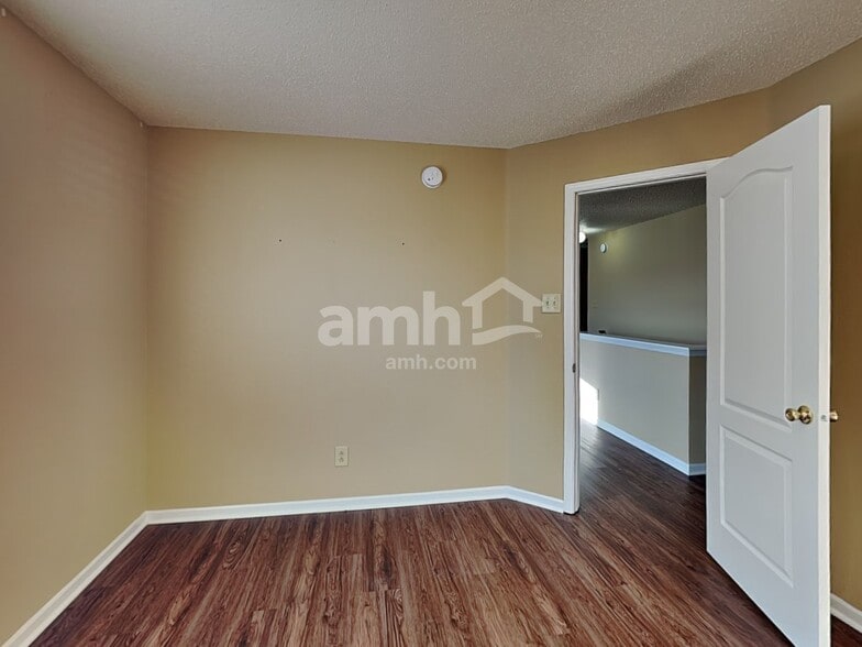 Building Photo - 15204 Clear St