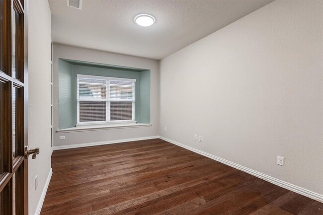 Building Photo - 2003 Silent Shore St