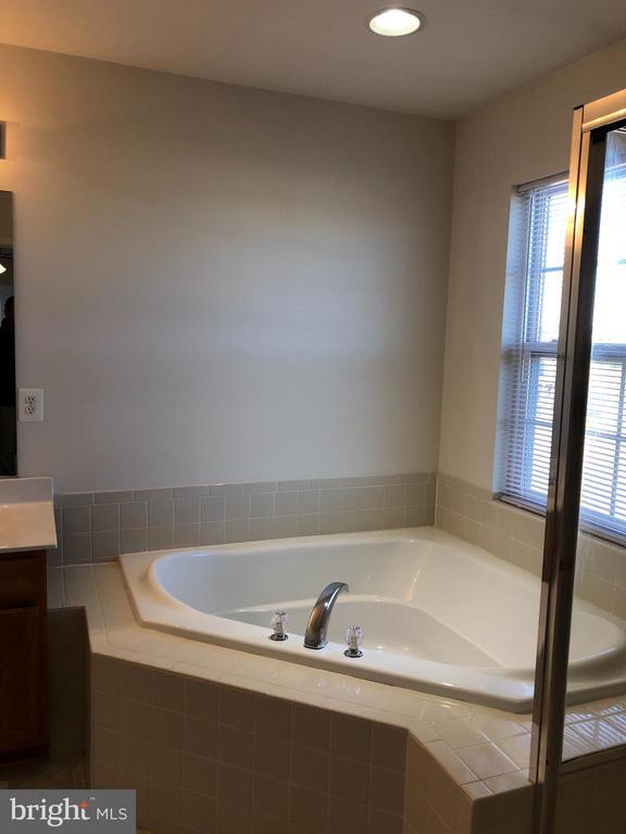 Building Photo - 5629 Ivy Hill Dr