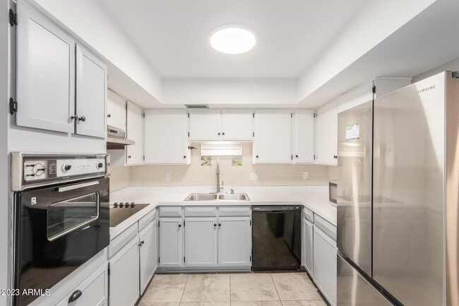 Building Photo - 3037 S Country Club Way