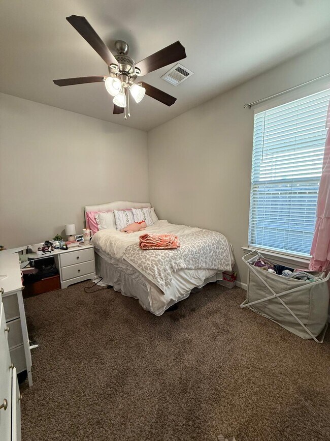 Building Photo - 1008 Meridian Dr