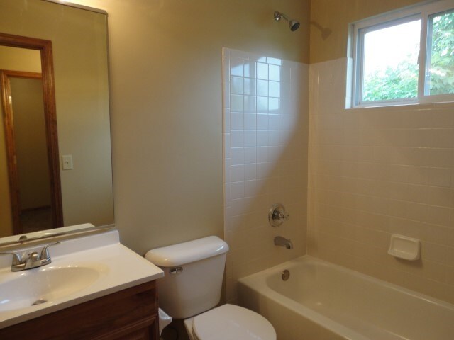 Building Photo - 4747 Circle Dr