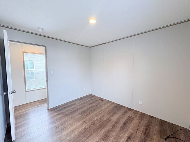 Building Photo - 10610 State Rte 762